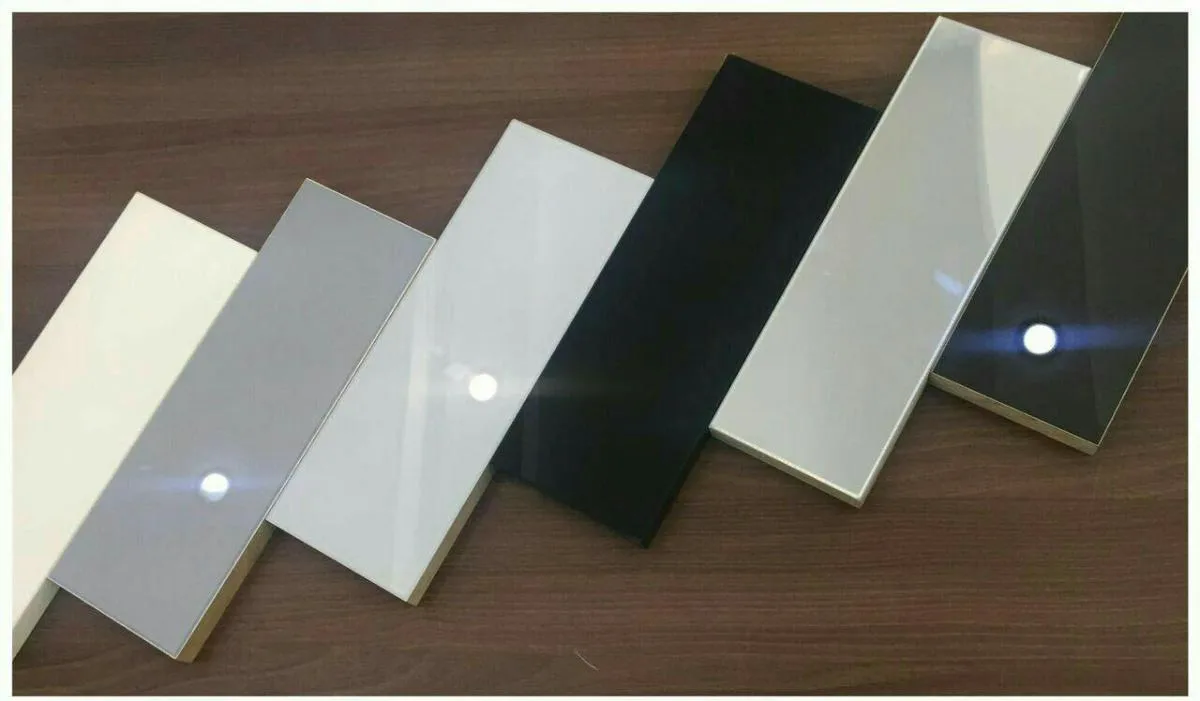 ورق هایگلاس کابینت به رنگ مشکی، سفید و طوسی