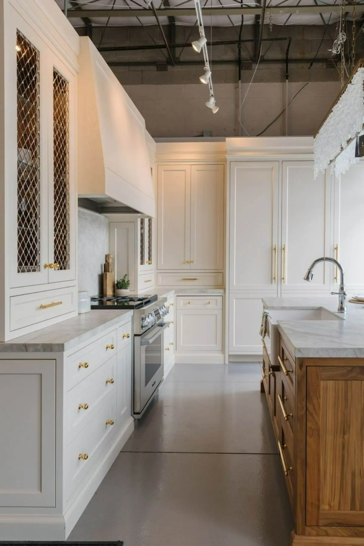 کابینت نئوکلاسیک پولیشی