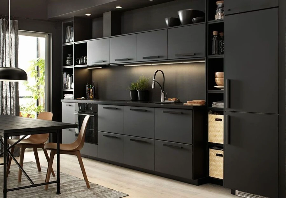 کابینت ام دی اف مشکی مات با دستگیره های خطی بزرگ به رنگ مشکی تیره