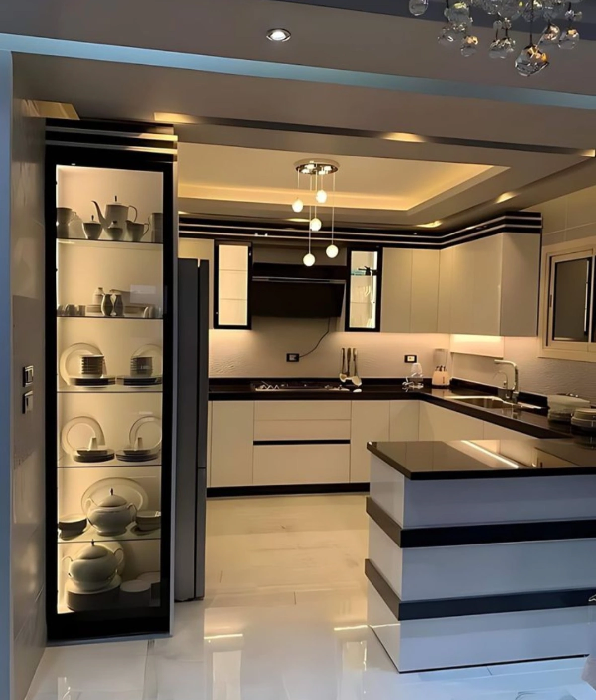 تاج سفید مشکی برای کابینت هایگلاس سفید