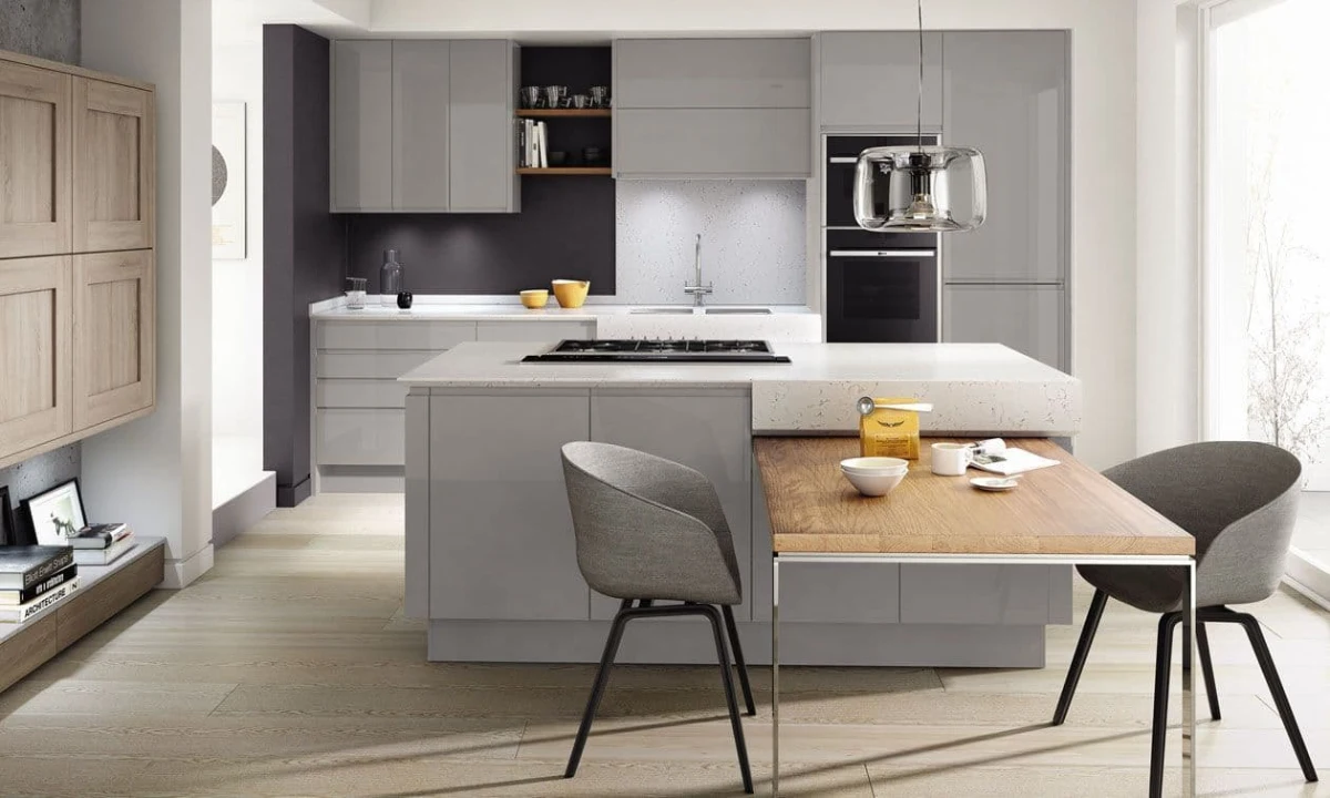 کابینت ام دی اف براق طوسی روشن با میز جمع شونده و جزیره گاز دار