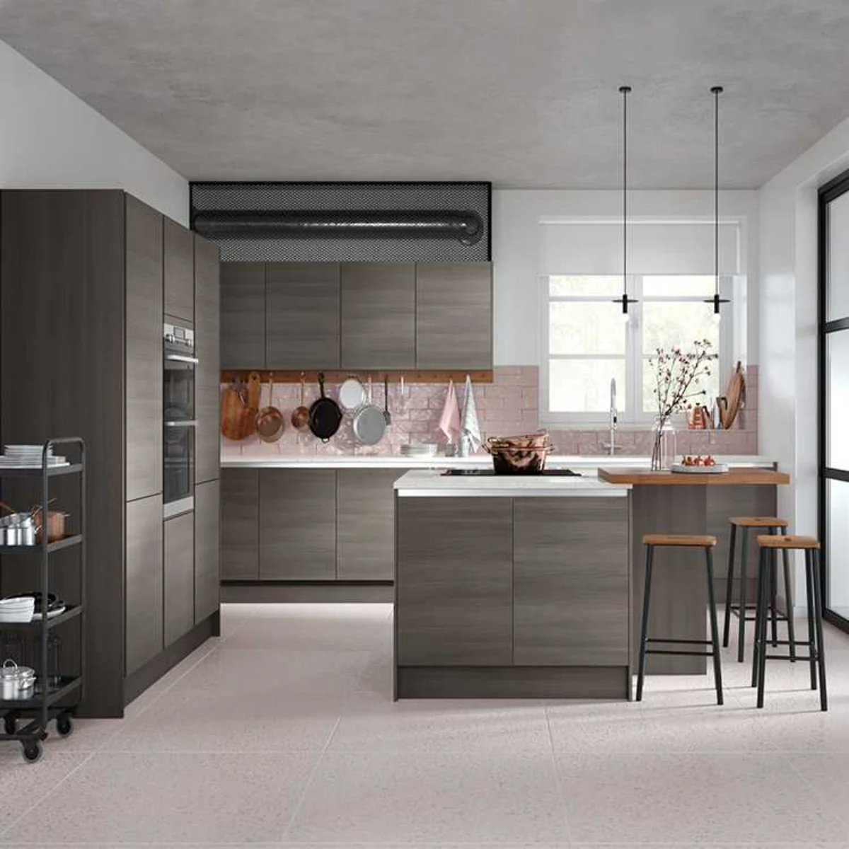 کابینت ام دی اف طوسی  طرح دار در آشپزخانه کوچک پنجره دار