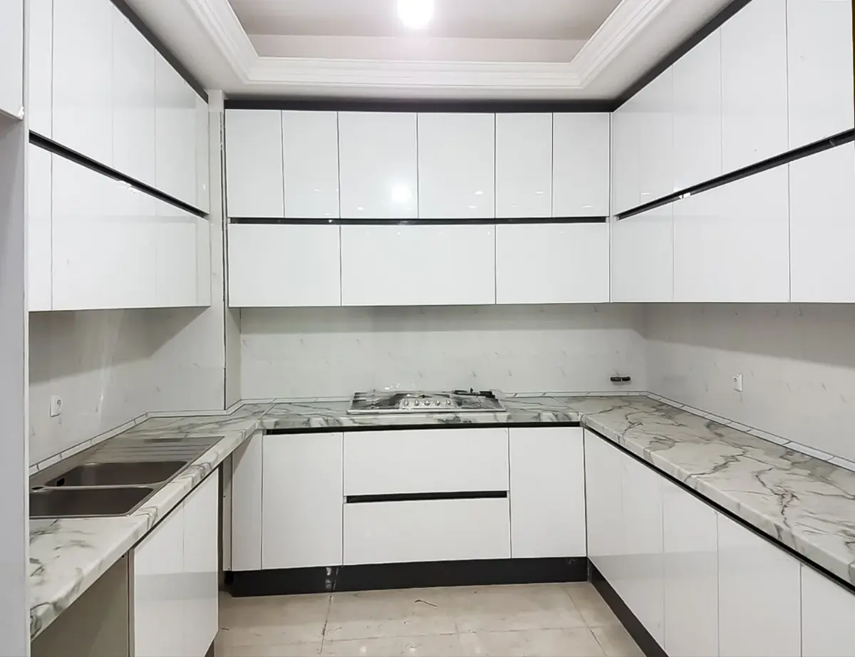 کابینت هایگلاس سفید بدون دستگیره