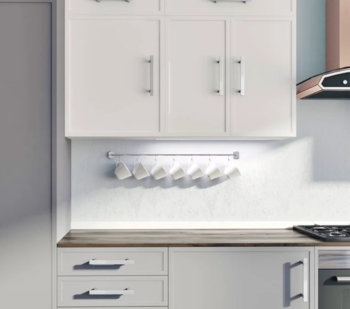 کابینت نئوکلاسیک سفید با دستگیره خطی استیل