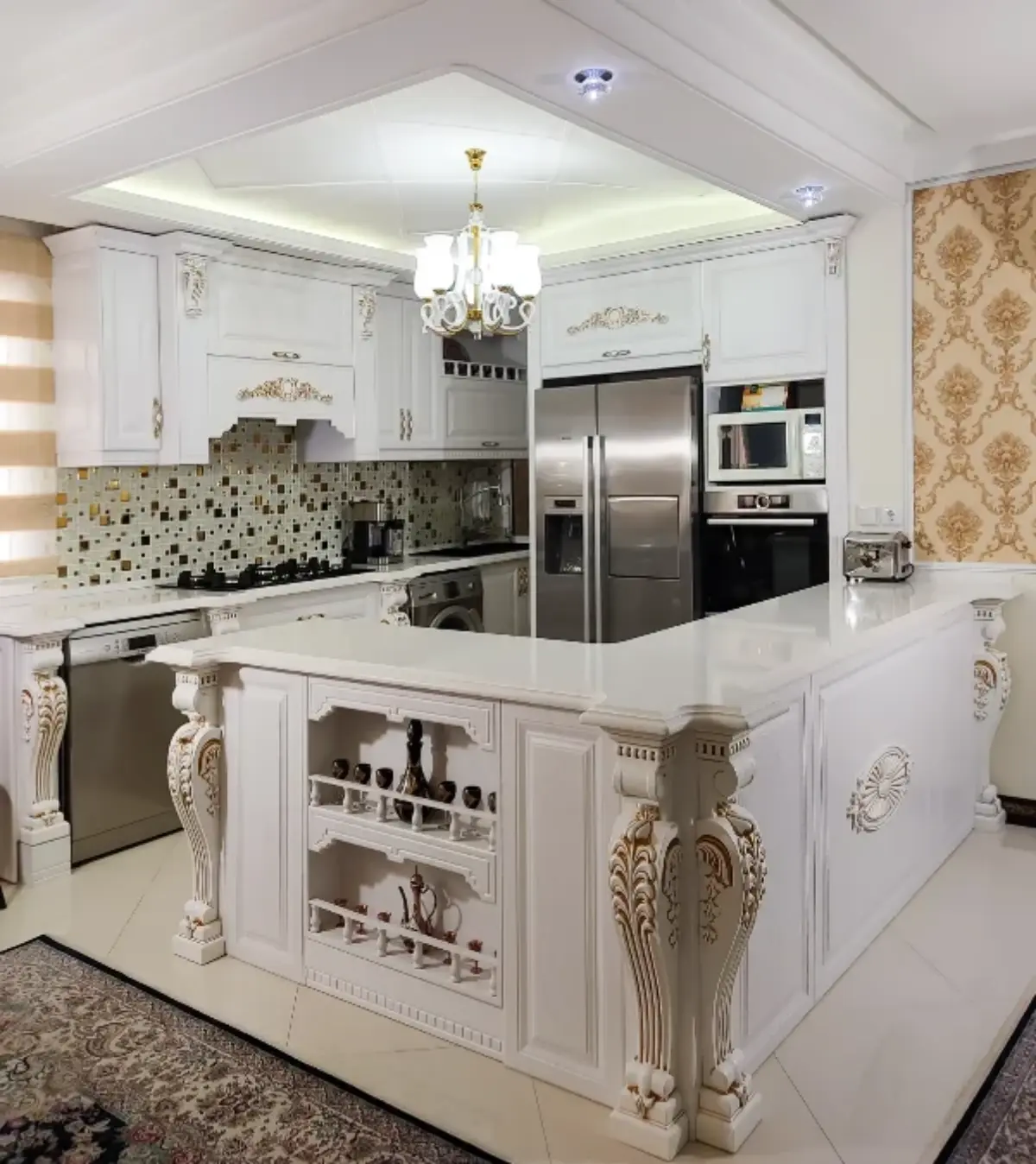 کابینت ممبران سفید اجرا شده به سبک کلاسیک در آشپزخانه اپن
