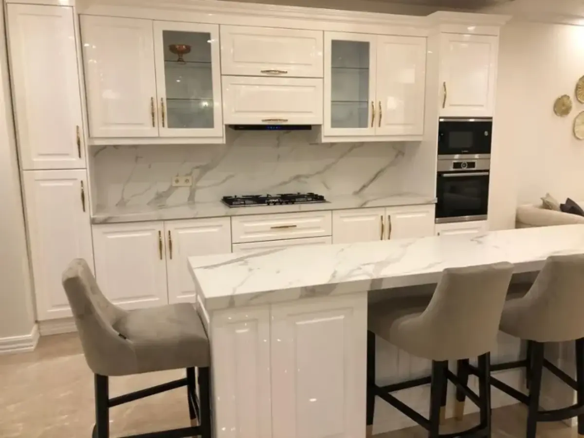 کابینت پولیشی با دستگیره کلاسیک برنجی