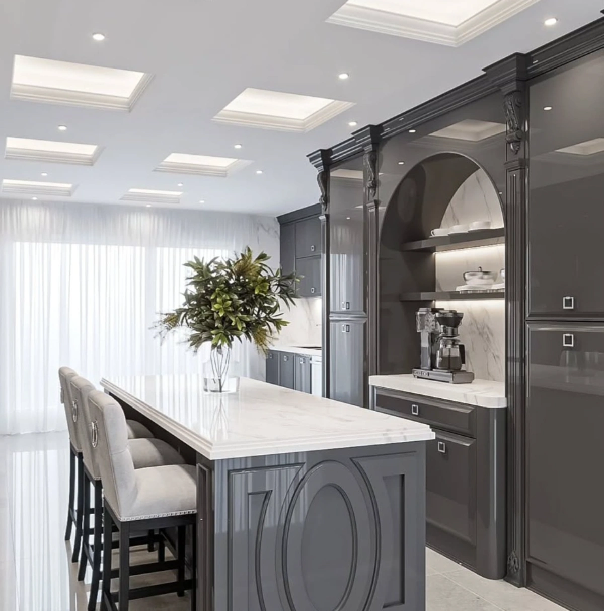 کابینت انزو طوسی با دستگیره‌های مربع نقره‌ای به همراه کافی بار و جزیره طوسی با صفحه سفید