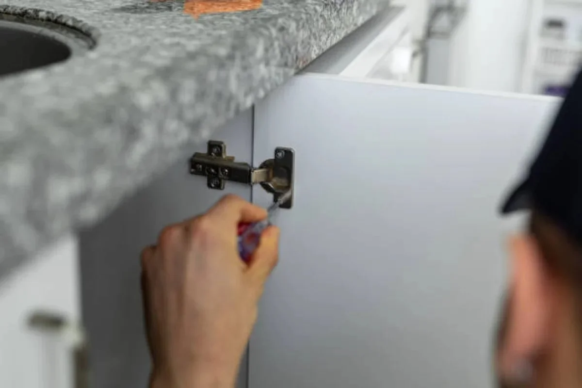 تعویض درب کابینت ام دی اف و جایگزینی آن با درب جدید